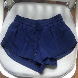 Lululemon hotty hot short - sz 2 - navy